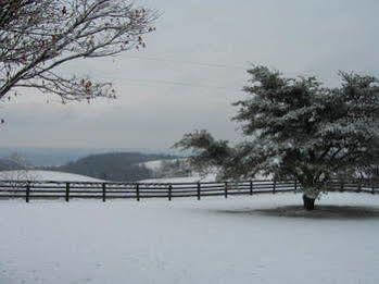 Tuggles Folly Bed And Breakfast Aurora Exterior photo